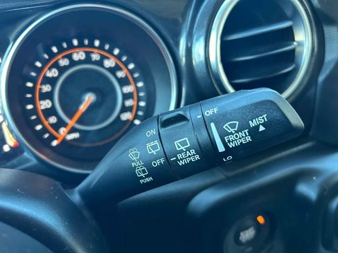 Used 2021 Jeep Wrangler Unlimited Sahara image 27