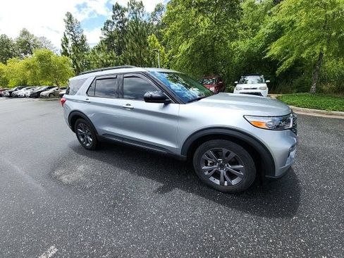 Used 2022 Ford Explorer XLT w/ Equipment Group 202A RWD image 19