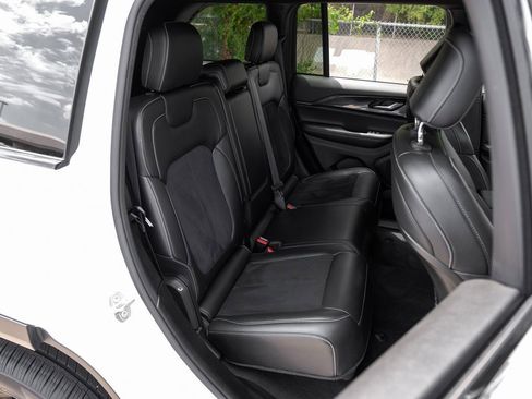 Used 2023 Jeep Grand Cherokee Altitude image 46