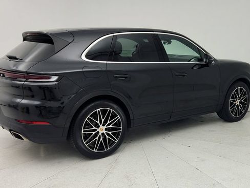 Used 2025 Porsche Cayenne AWD/4WD image 8