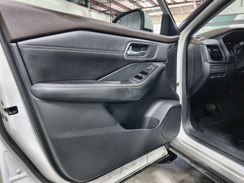 Used 2021 Nissan Rogue SV w/ Premium Package AWD/4WD image 16