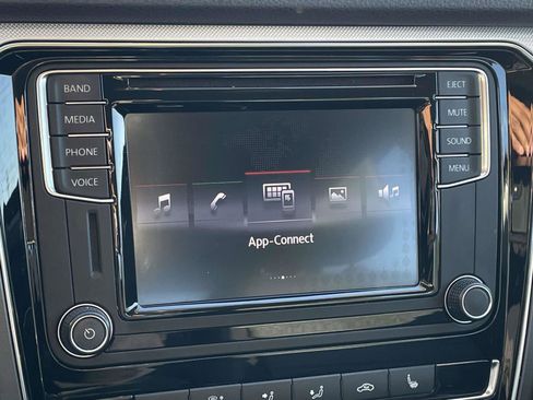 Used 2017 Volkswagen Passat 1.8T R-Line FWD image 26