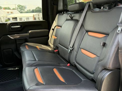 Used 2022 GMC Sierra 2500 AT4 w/ AT4 Premium Plus Package AWD/4WD image 18