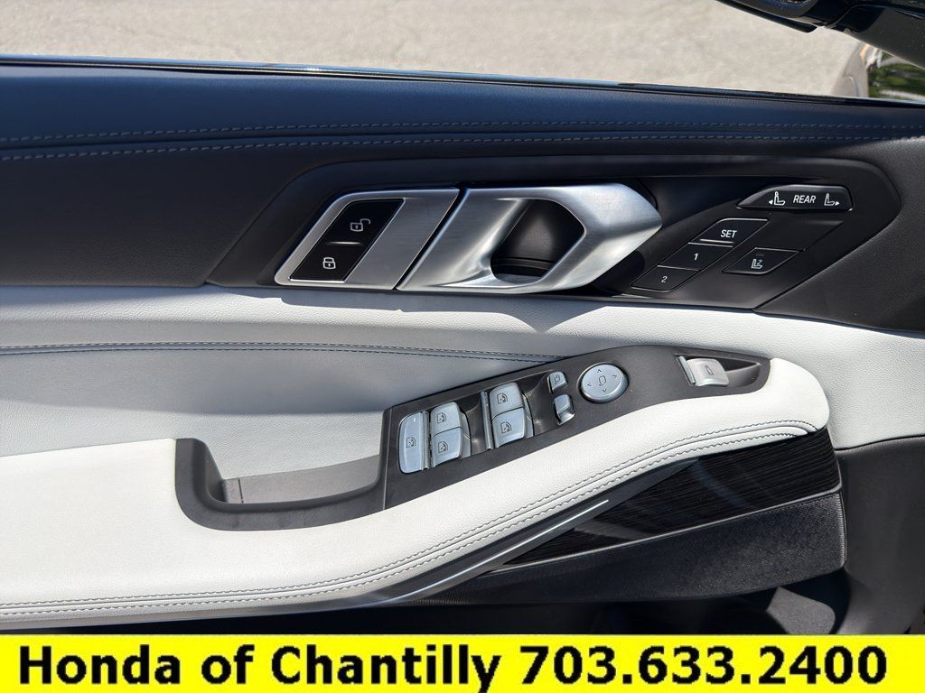 Used 2023 BMW X7 xDrive40i w/ M Sport Package AWD/4WD image 20