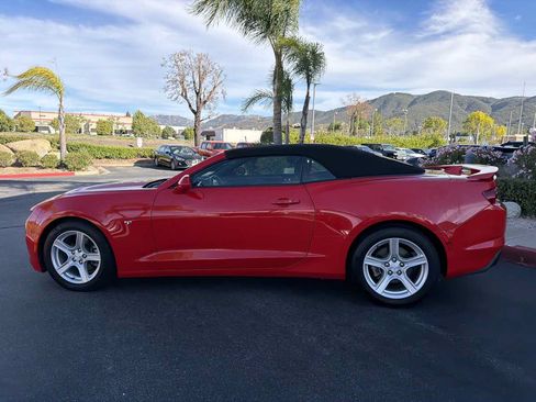 Used 2020 Chevrolet Camaro LT RWD image 9