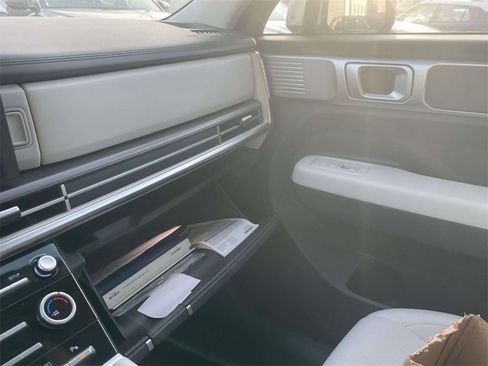 Used 2025 Hyundai Santa Fe SE image 33