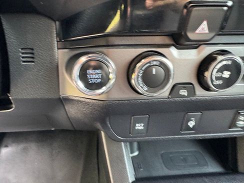 Used 2016 Toyota Tacoma TRD Sport w/ Towing Package image 24