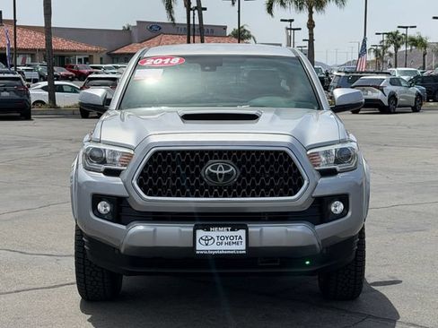 Used 2018 Toyota Tacoma TRD Sport RWD image 2