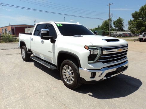 Used 2025 Chevrolet Silverado 2500 LTZ w/ LTZ Convenience Package AWD/4WD image 7