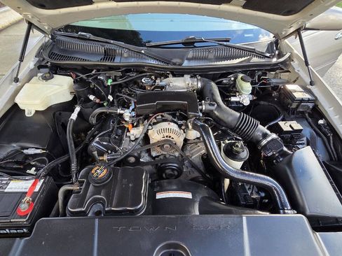 Used 2000 Lincoln Town Car Executive image 11