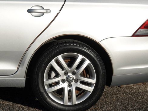 Used 2010 Volkswagen Jetta TDI FWD image 15