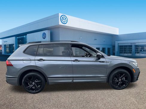 Used 2024 Volkswagen Tiguan SE R-Line AWD/4WD image 8