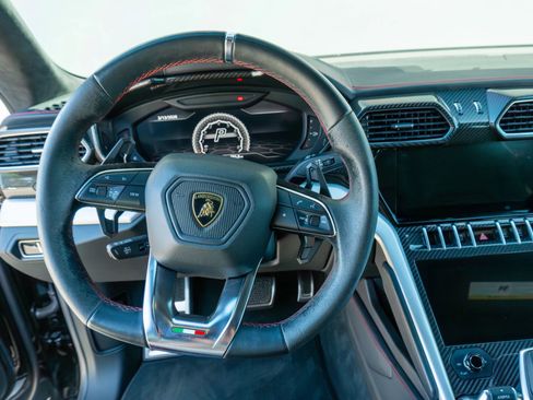 Used 2020 Lamborghini Urus image 63