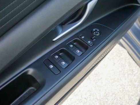 Used 2023 Hyundai Elantra SEL image 16