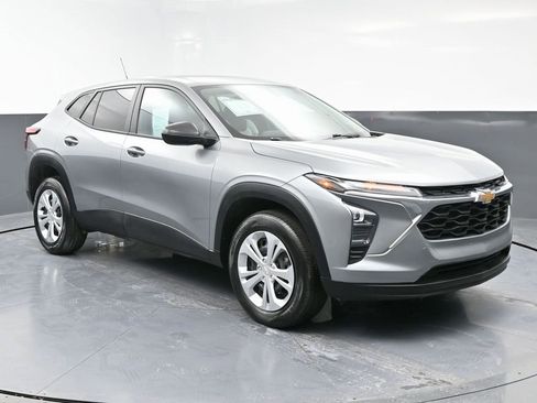 Used 2024 Chevrolet Trax LS w/ Driver Confidence Package image 3