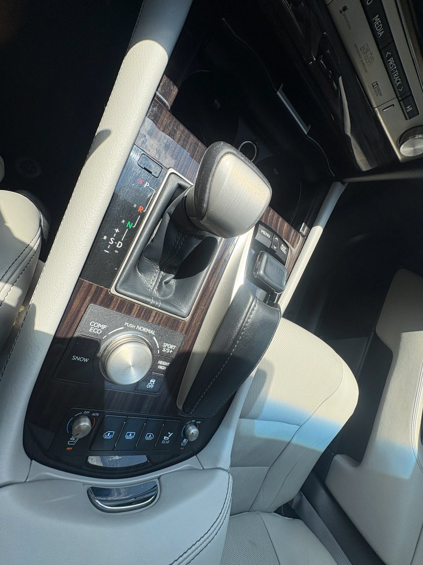 Used 2015 Lexus LS 460 w/ Ultra Luxury Package RWD image 12