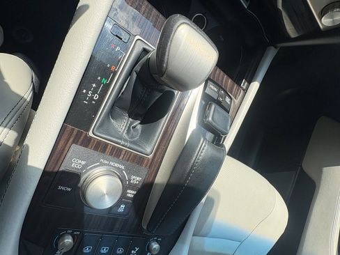 Used 2015 Lexus LS 460 w/ Ultra Luxury Package RWD image 12