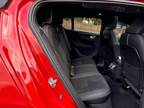 Used 2023 Volvo C40 P8 Recharge Ultimate w/ Protection Package Premier image 30