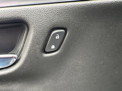 Used 2016 Chevrolet Impala LT w/ Convenience Package image 12