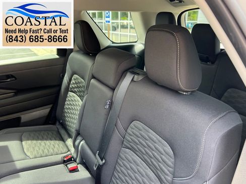 Certified 2025 Nissan Pathfinder SV FWD image 17