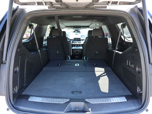 Used 2023 Chevrolet Suburban Z71 w/ Luxury Package AWD/4WD image 15