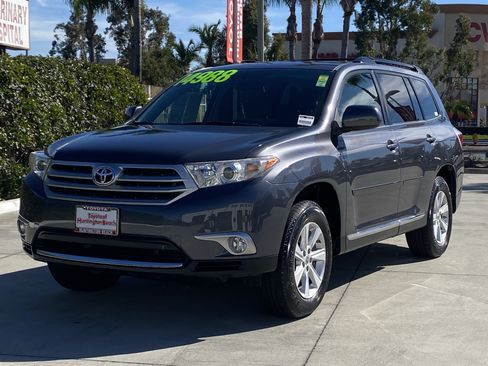 Used 2012 Toyota Highlander FWD w/ Tech Pkg image 6