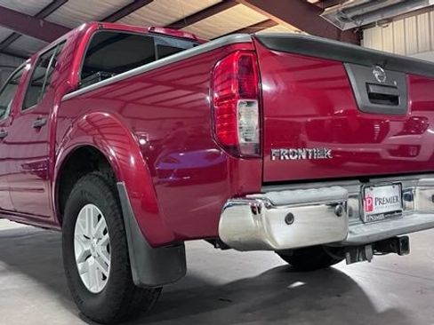 Used 2017 Nissan Frontier SV w/ SV Value Truck Package RWD image 6