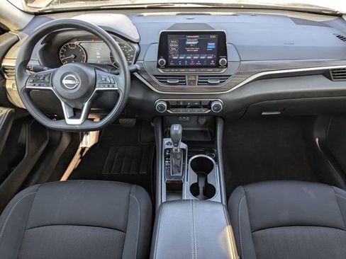 Used 2024 Nissan Altima 2.5 SV image 18