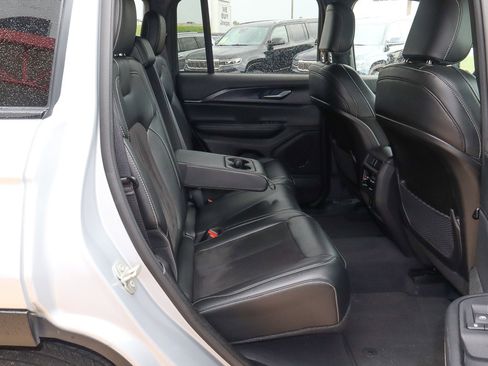 Used 2023 Jeep Grand Cherokee Altitude image 24