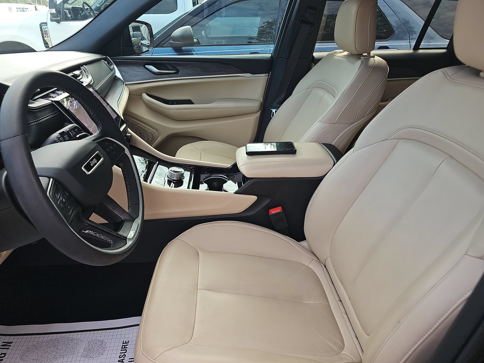 Used 2023 Jeep Grand Cherokee Limited AWD/4WD image 5