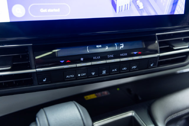 Used 2026 Toyota Sienna XLE FWD image 18