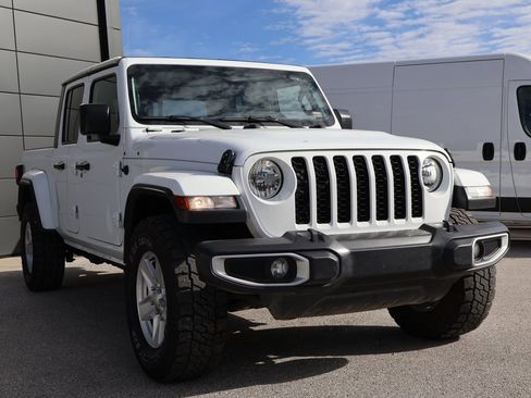 Used 2021 Jeep Gladiator Sport image 6