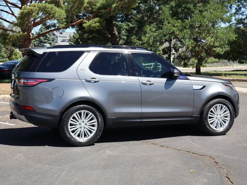 Used 2017 Land Rover Discovery HSE Luxury AWD/4WD image 4