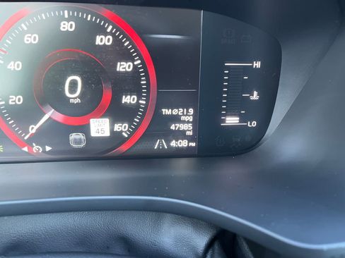 Used 2019 Volvo XC60 T5 Momentum w/ Premium Package image 17