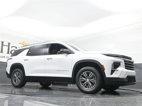 New 2026 Chevrolet Traverse LT w/ LPO, Floor Liner Package image 2