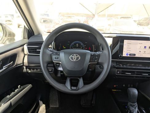 Used 2025 Toyota Camry LE image 26