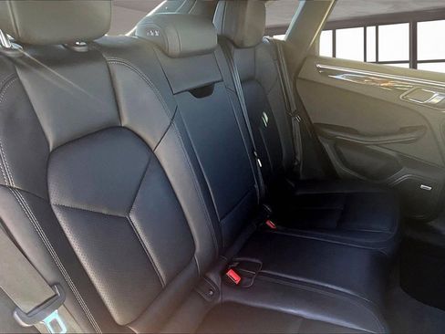 Used 2020 Porsche Macan image 28