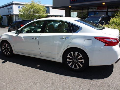 Used 2016 Nissan Altima 2.5 SV FWD image 3