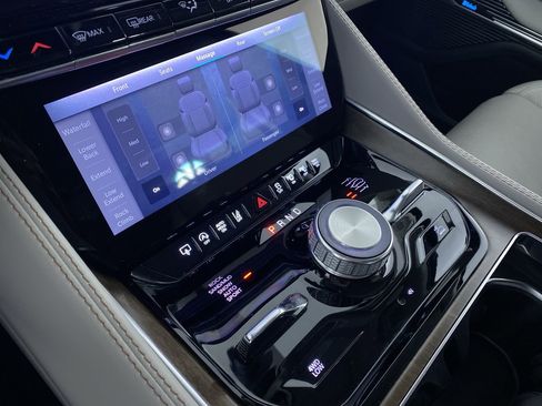 Used 2023 Jeep Grand Wagoneer Series II image 8