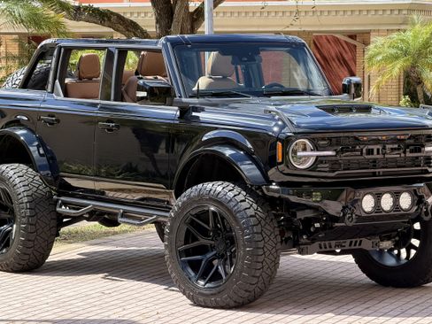 Used 2025 Ford Bronco Outer Banks AWD/4WD image 39