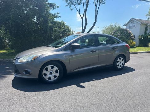 Used 2014 Ford Focus S FWD image 4