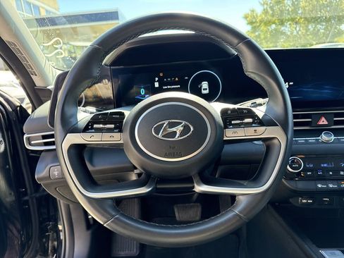 Used 2024 Hyundai Elantra SEL image 25