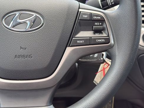Used 2020 Hyundai Accent SE FWD image 13