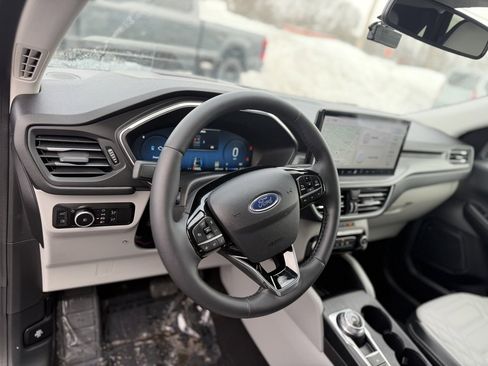 Certified 2023 Ford Escape Platinum w/ Premium Technology Package image 13