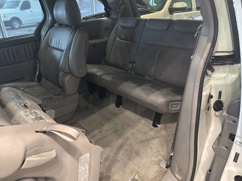 Used 2009 Toyota Sienna XLE Limited image 36