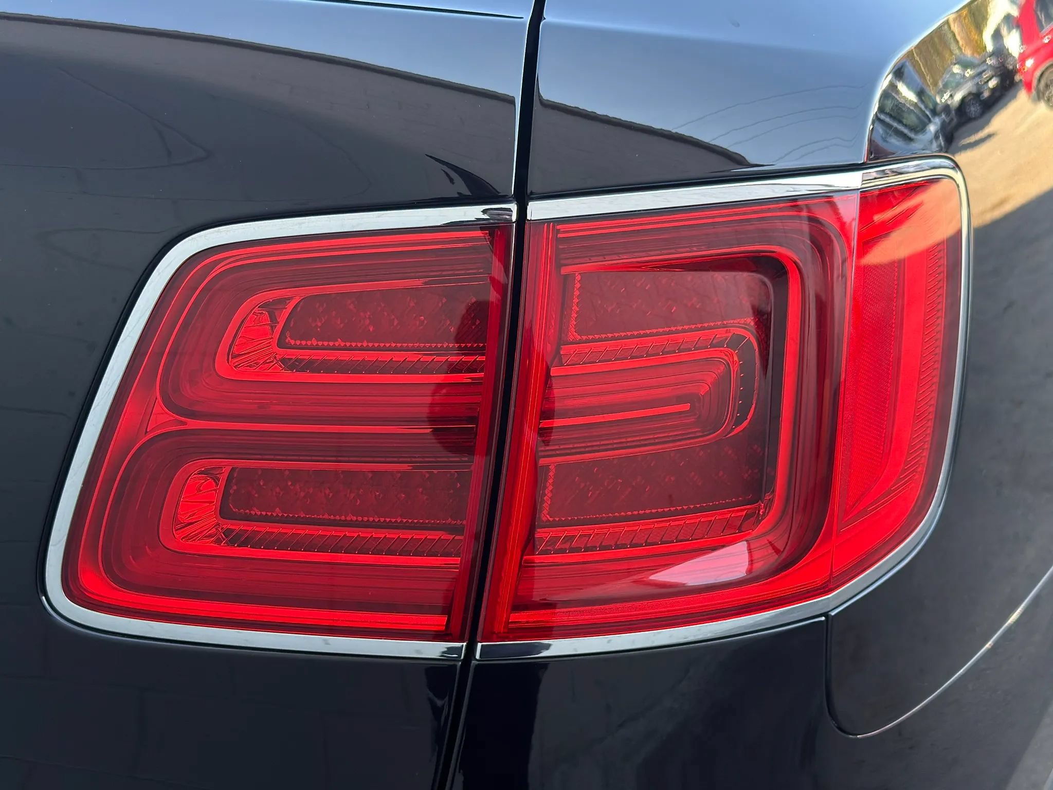 Used 2019 Bentley Bentayga AWD/4WD image 37