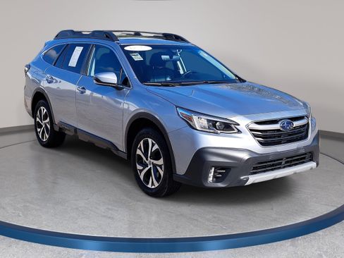 Used 2022 Subaru Outback Limited XT image 3