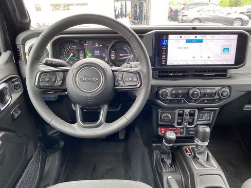 Used 2024 Jeep Wrangler Unlimited AWD/4WD image 29