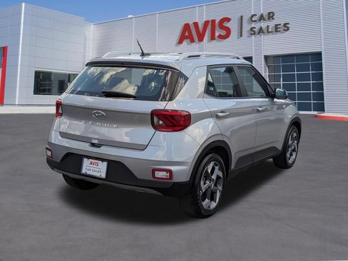 Used 2025 Hyundai Venue SEL FWD image 6