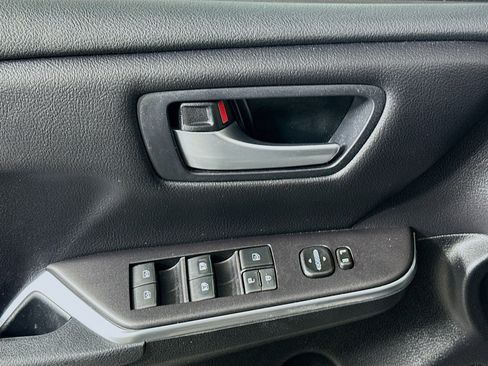 Used 2017 Toyota Camry SE image 15